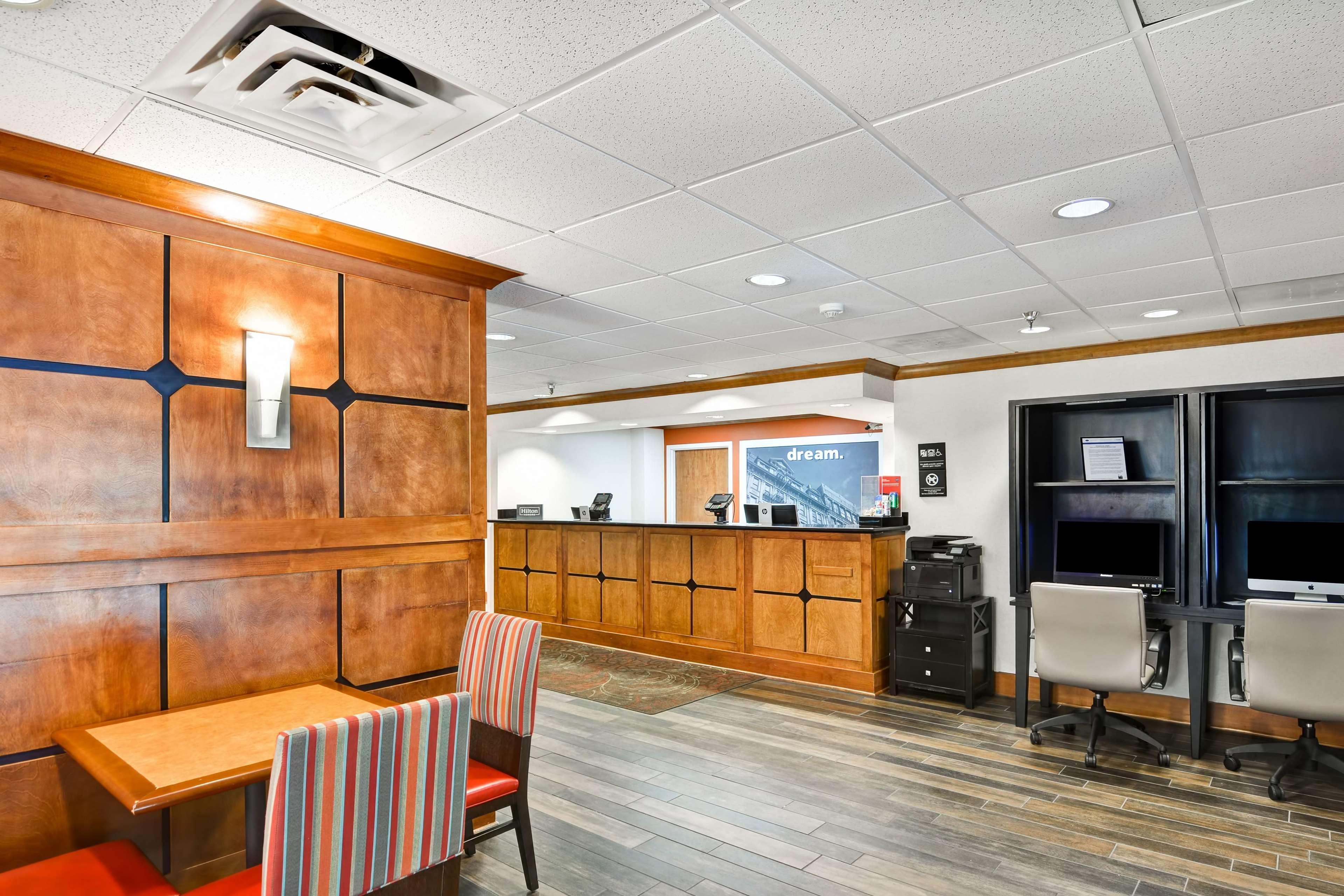 Hampton Inn Memphis Poplar Exterior foto