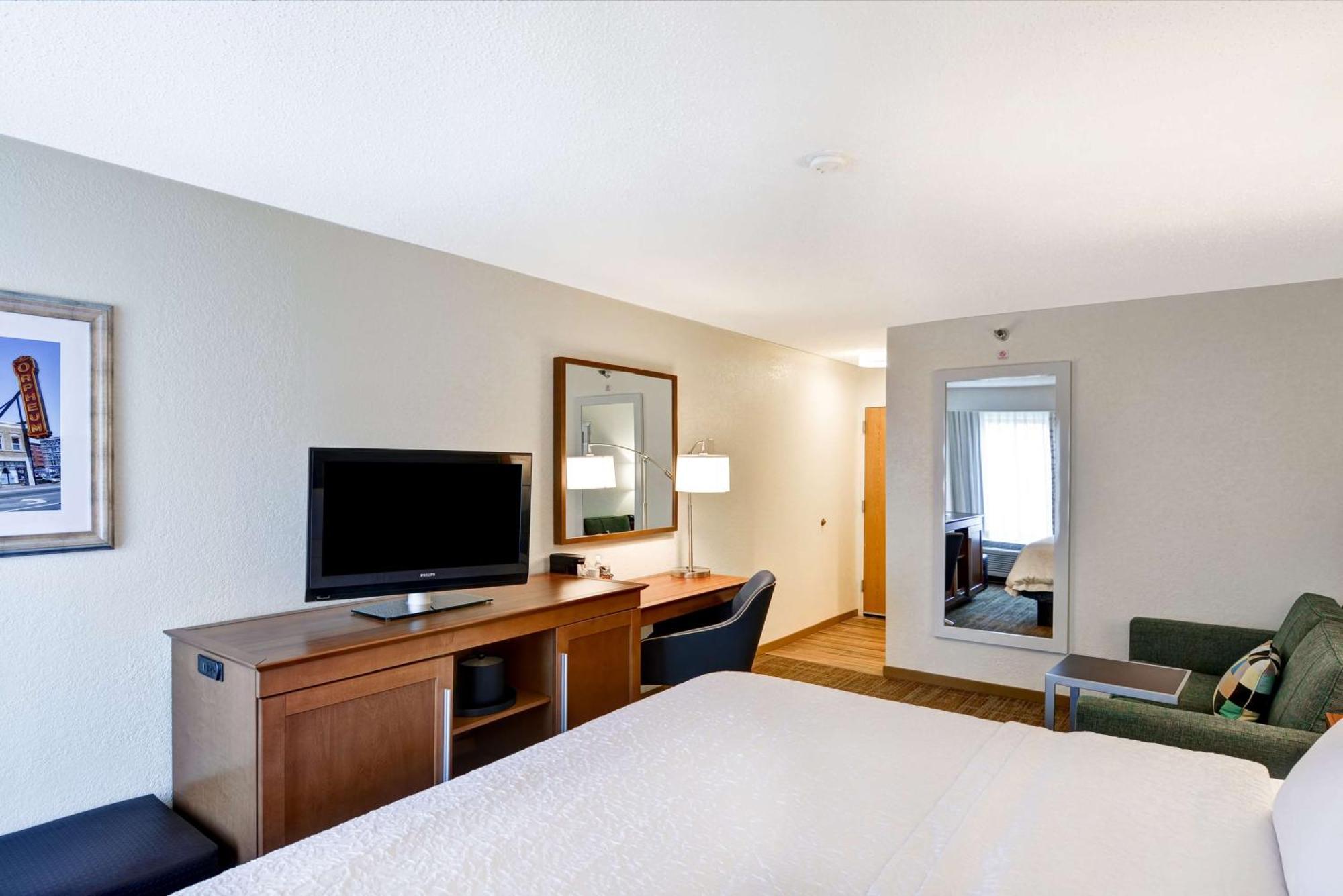 Hampton Inn Memphis Poplar Exterior foto