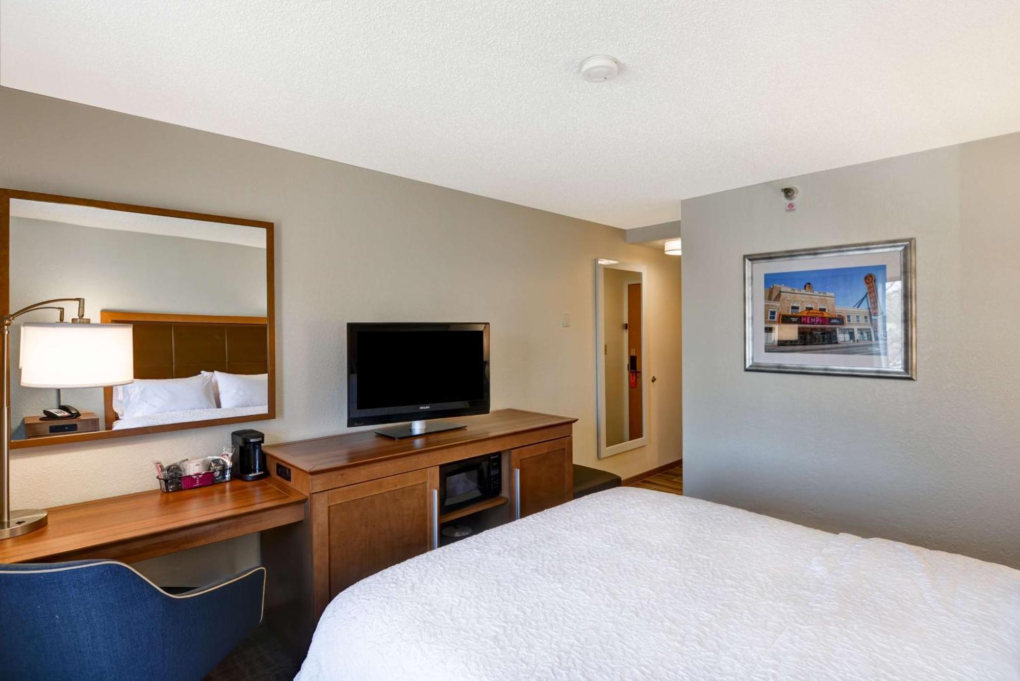 Hampton Inn Memphis Poplar Exterior foto